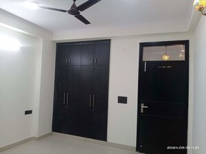 Room in 3 BHK Builder Floor at Vasant Kunj – for Rent