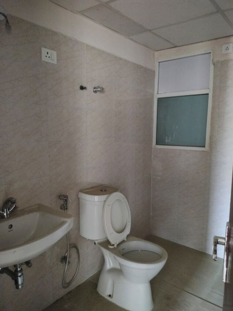 Bathroom, amrapali-golf-homes 3 Bedroom 1125 Sq.Ft. Apartment In Sector 4 Greater Noida Greater Noida 10097156