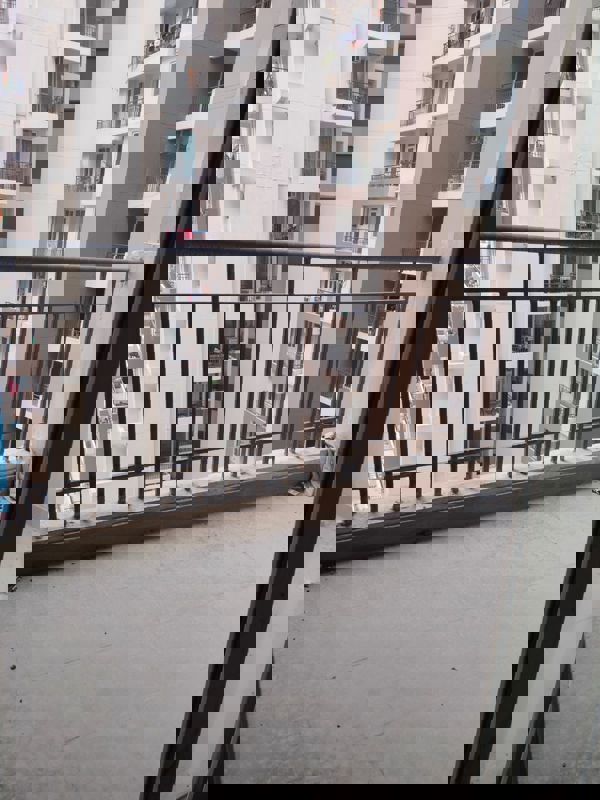 3 BHK + Extra Room 1136 Sq.Ft. Apartment in Amrapali Golf Homes