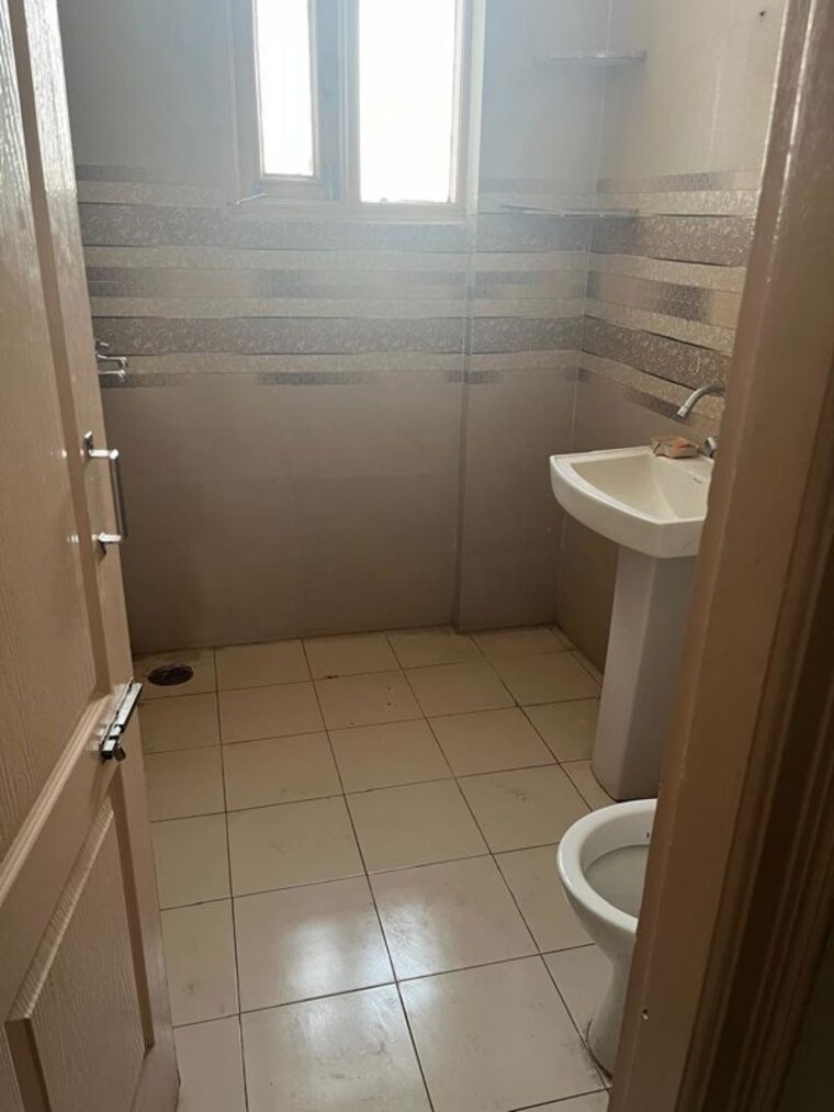 Bathroom, sas nagar 3 Bedroom 2000 Sq.Ft. Apartment In Sas Nagar Mohali 10097233