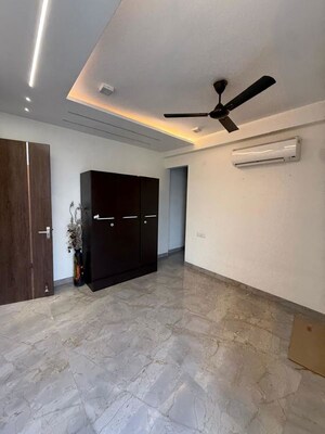Room in 3 BHK Builder Floor at Sector 57 – for Rent