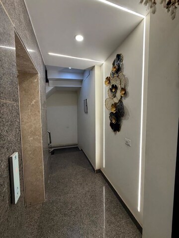 Building Lobby in 3 BHK Builder Floor at Sector 57 – for Rent
