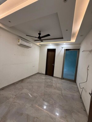 Room in 3 BHK Builder Floor at Sector 57 – for Rent