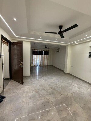 Room in 3 BHK Builder Floor at Sector 57 – for Rent
