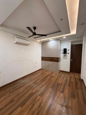 Room in 3 BHK Builder Floor at Sector 57 – for Rent