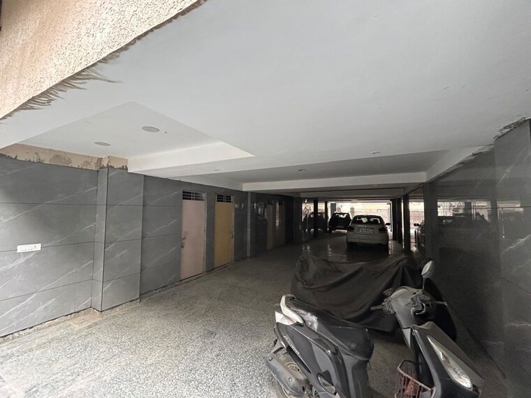  Parking, green fields colony 4 Bedroom 2220 Sq.Ft. Builder Floor In Green Fields Colony Faridabad 10097239