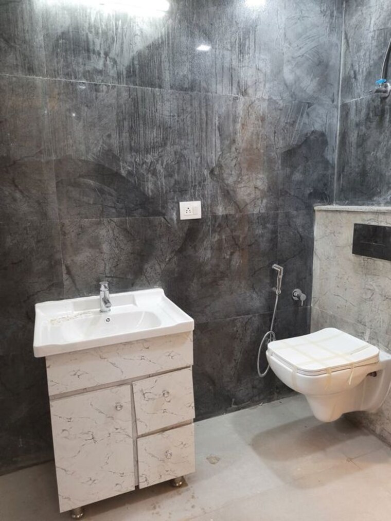 Bathroom, puri-kohinoor 3 Bedroom 150 Sq.Yd. Builder Floor In Sector 89 Faridabad 10097423