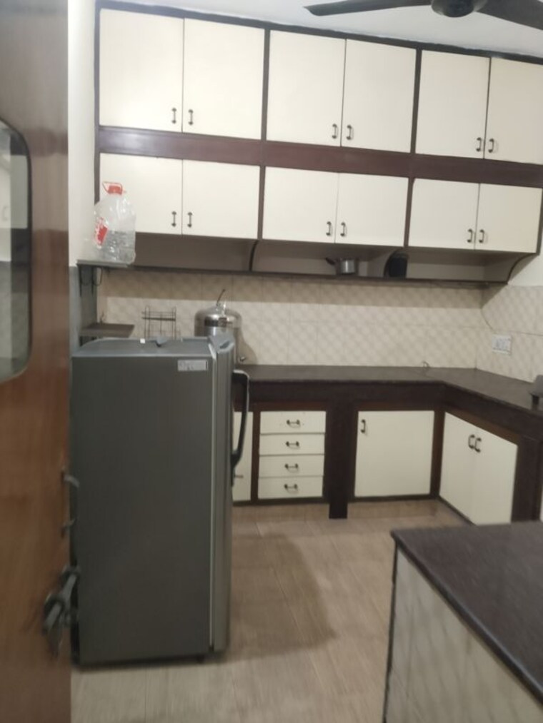 Kitchen, sarita vihar 3 Bedroom 1850 Sq.Ft. Apartment In Sarita Vihar Delhi 10097550