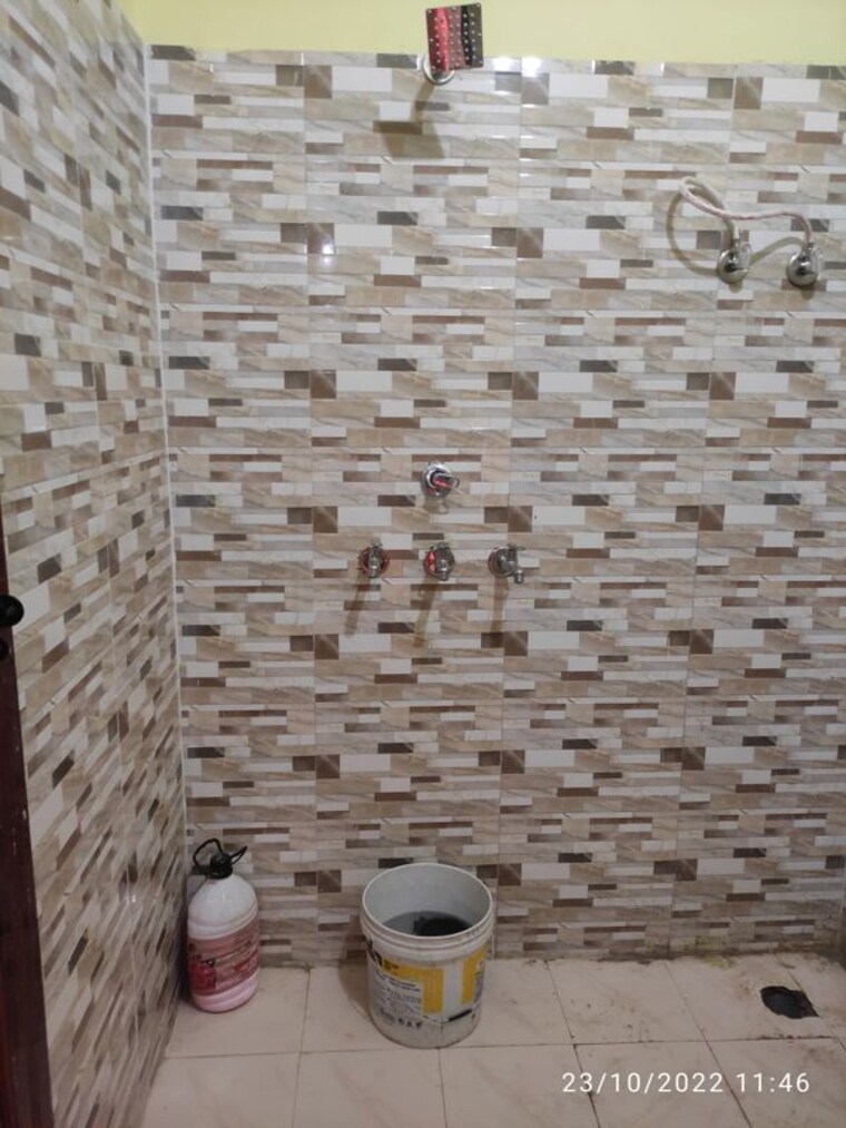 Bathroom, pvd-mansarovar-park 2.5 Bedroom 80 Sq.Yd. Independent House In Lal Kuan Ghaziabad 10097567