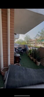 3 BHK + Servant Room 300 Sq.Yd. Apartment in Sector 81