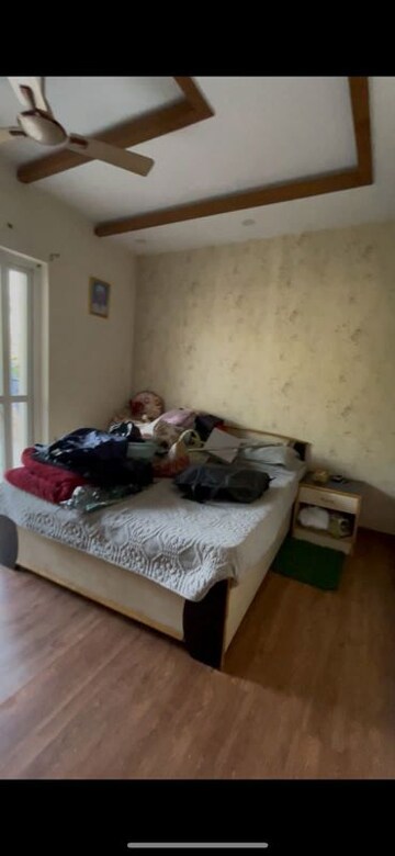 Bedroom in 3 BHK Apartment at Sector 81 – for Rent