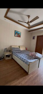 3 BHK + Servant Room 300 Sq.Yd. Apartment in Sector 81