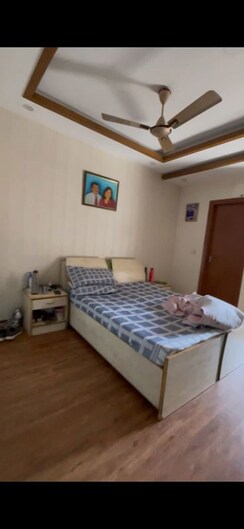 3 BHK + Servant Room Apartment For Rent in Sector 81