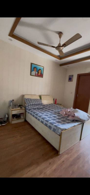 3 BHK + Servant Room Apartment For Rent in Sector 81
