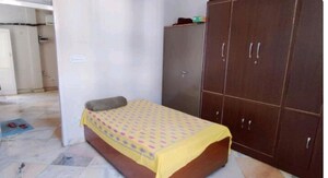 2 BHK Apartment For Rent in Alpha 1 Greater Noida