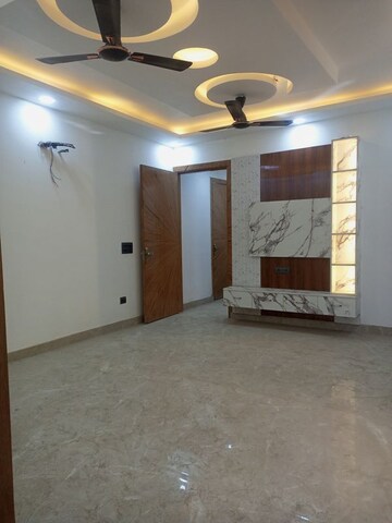 Room in 3 BHK Builder Floor at Super Avenue, Sector 73 – for Sale