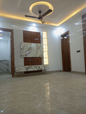 Room in 3 BHK Builder Floor at Super Avenue, Sector 73 – for Sale