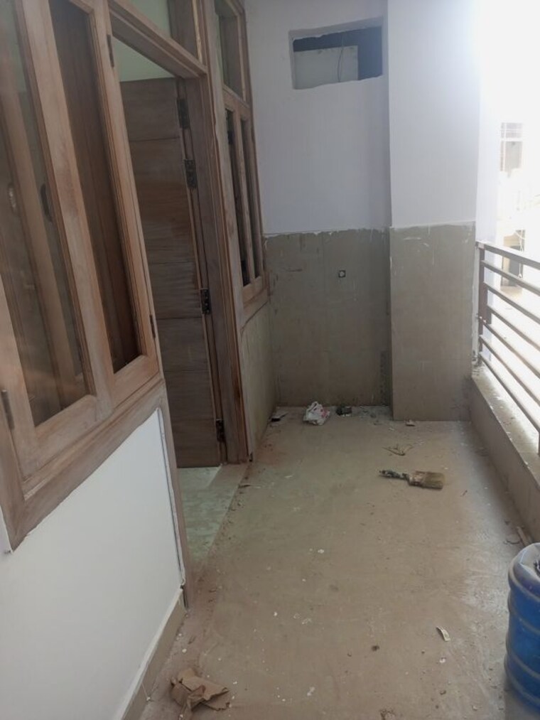 Balcony, super-avenue 3 Bedroom 1350 Sq.Ft. Builder Floor In Sector 73 Noida 10097682