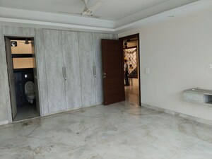 Room in 4 BHK Builder Floor at Jasola – for Rent
