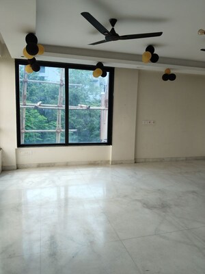 Room in 4 BHK Builder Floor at Jasola – for Rent