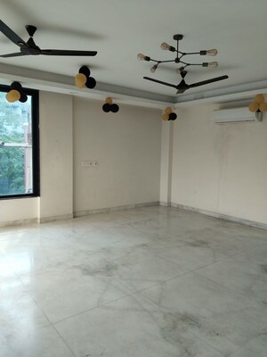 Room in 4 BHK Builder Floor at Jasola – for Rent