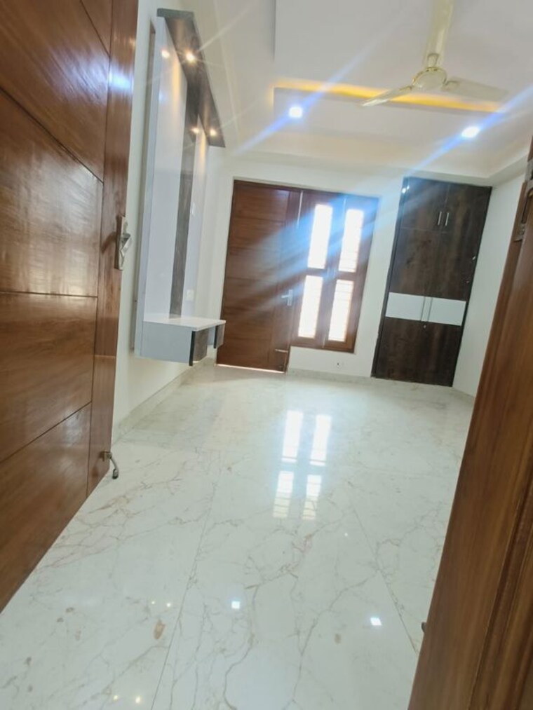 Room, puri-kohinoor 3 Bedroom 150 Sq.Yd. Builder Floor In Sector 89 Faridabad 10097924