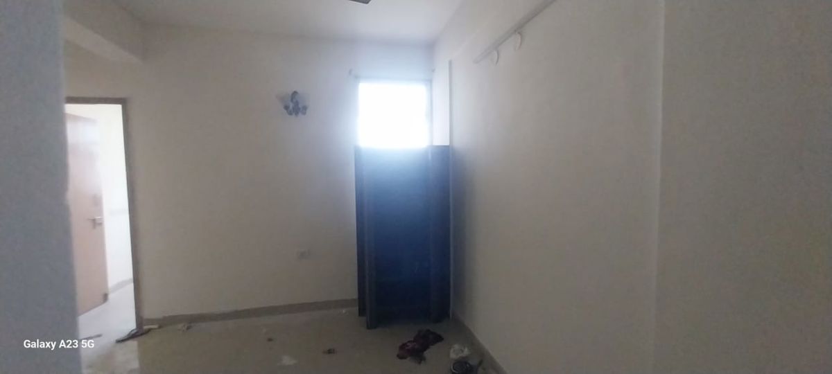 2 BHK Apartment For Rent in Pareena Laxmi Apartments