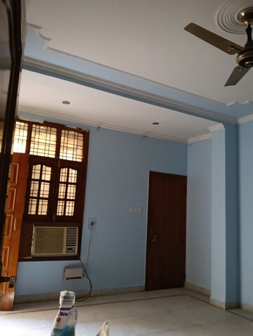 Room in 3 BHK Builder Floor at Sector 15 ii – for Rent