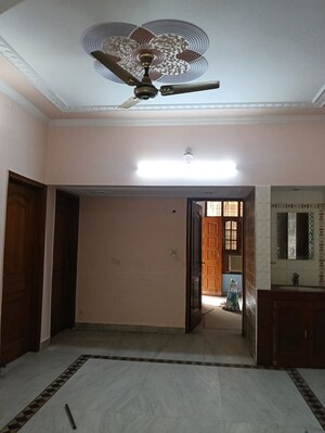 Room in 3 BHK Builder Floor at Sector 15 ii – for Rent