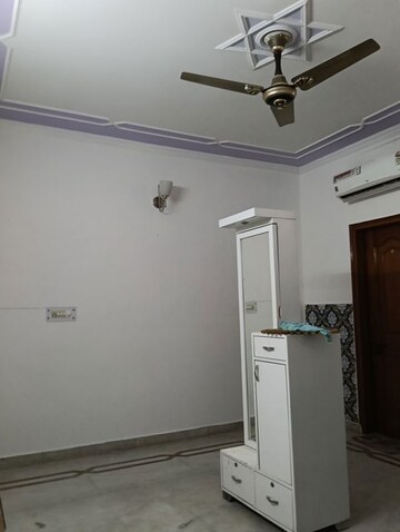 Room in 3 BHK Builder Floor at Sector 15 ii – for Rent