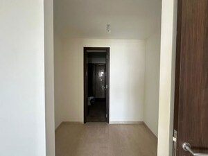 Room in 3 BHK Apartment at Kalpataru Magnus, Bandra East – for Rent