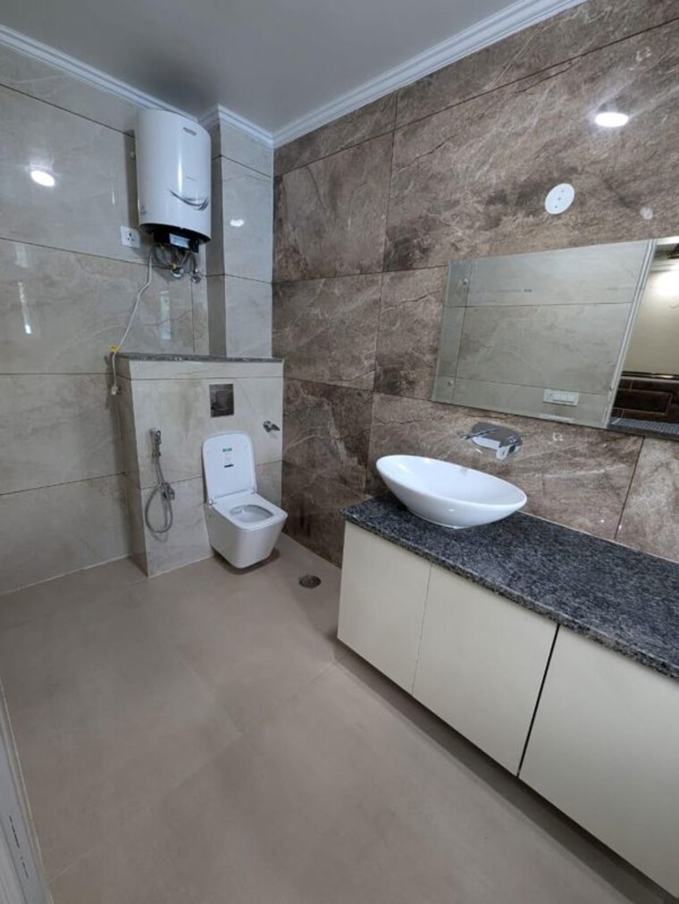 Bathroom, sector 51 3 Bedroom 2000 Sq.Ft. Builder Floor In Sector 51 Gurgaon 10098122