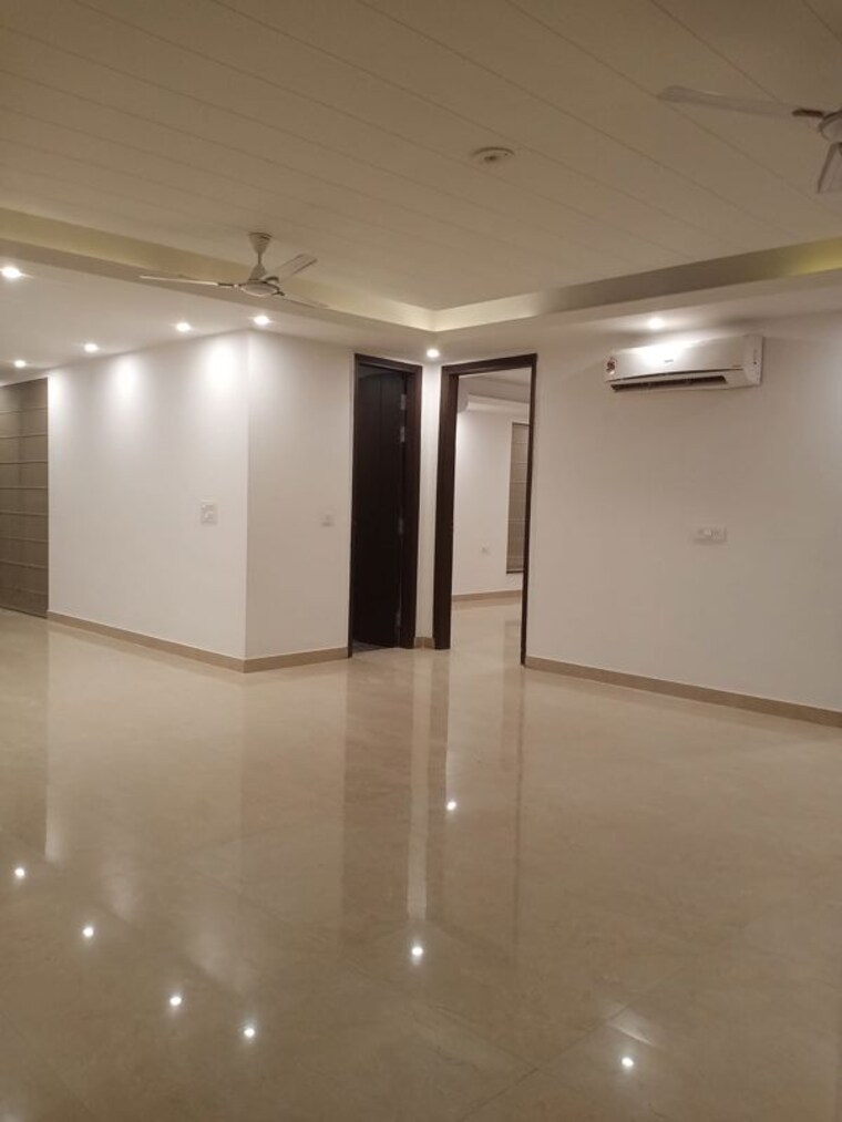 Room, amolik-aster-woods 3 Bedroom 180 Sq.Yd. Builder Floor In Sector 98 Faridabad 10098322