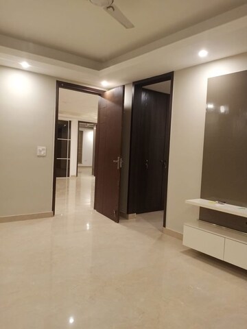 Room in 3 BHK Builder Floor at Amolik Aster Woods, Sector 98 – for Sale