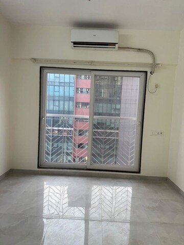 Room in 2 BHK Apartment at Yash Orion, Goregaon East – for Rent