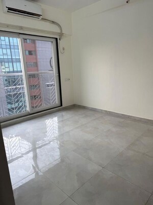 Room in 2 BHK Apartment at Yash Orion, Goregaon East – for Rent