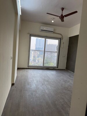 Room in 2 BHK Apartment at Yash Orion, Goregaon East – for Rent