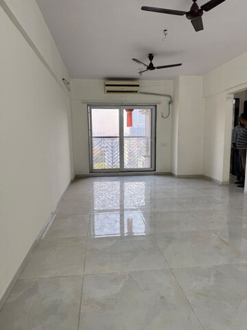 Room in 2 BHK Apartment at Yash Orion, Goregaon East – for Rent