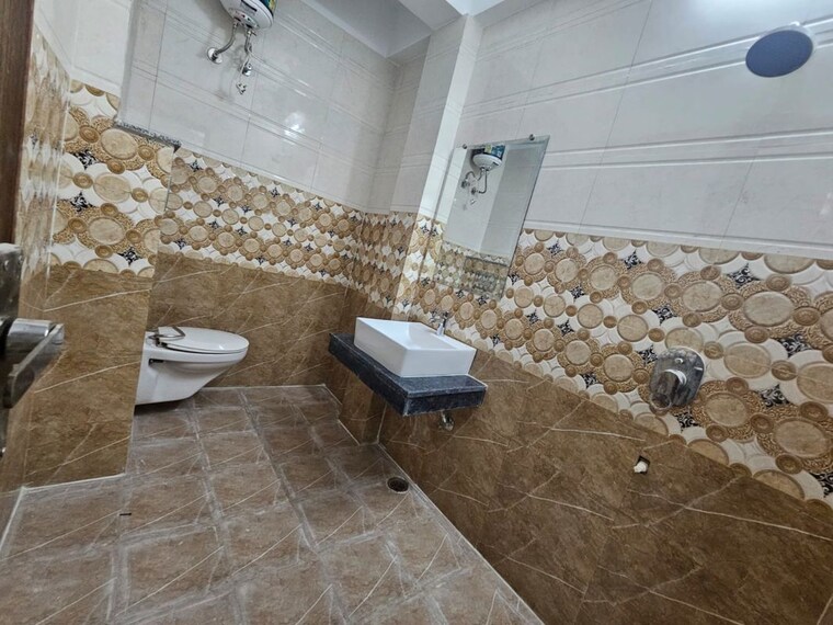 Attached Bathroom, pir machalla 3 Bedroom 1700 Sq.Ft. Apartment In Pir Machalla Zirakpur 10098702