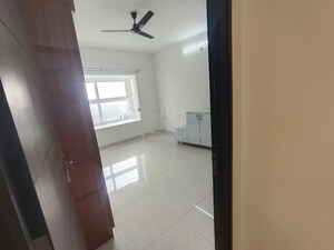 Room in 3 BHK Apartment at Poulomi Anate, Kokapet – for Rent