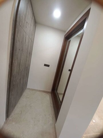 Building Lobby in 3 BHK Builder Floor at Amolik Aster Woods, Sector 98 – for Sale