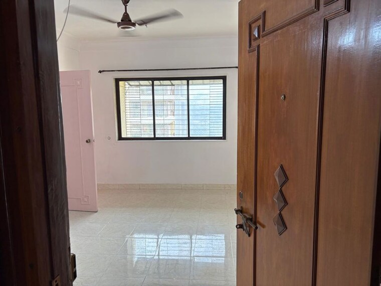 Room, borivali east 1 Bedroom 403 Sq.Ft. Apartment In Borivali East Mumbai 10098800
