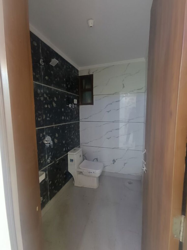 Bathroom, govindpuri 3 Bedroom 900 Sq.Ft. Builder Floor In Govindpuri Delhi 10098946
