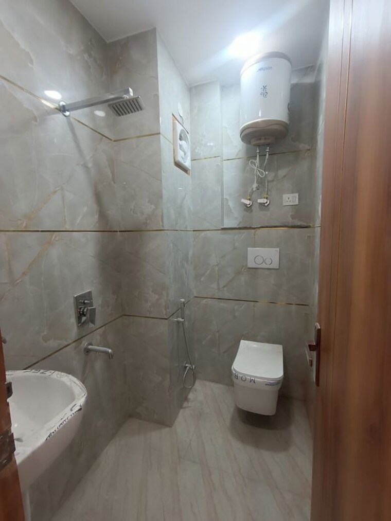 Bathroom, govindpuri 2 Bedroom 630 Sq.Ft. Builder Floor In Govindpuri Delhi 10099061