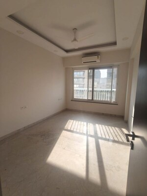 Room in 3 BHK Apartment at Santacruz West – for Rent