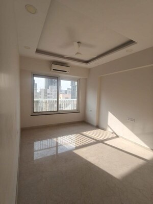 Room in 3 BHK Apartment at Santacruz West – for Rent