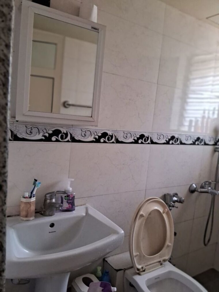 Bathroom, k-raheja-gardens 3 Bedroom 1500 Sq.Ft. Apartment In Wanowrie Pune 10099093