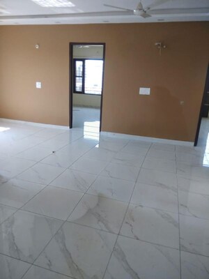 Room in 3 BHK Builder Floor at Aerocity – for Rent