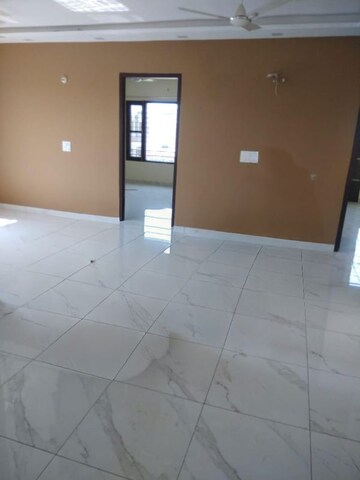 Room in 3 BHK Builder Floor at Aerocity – for Rent