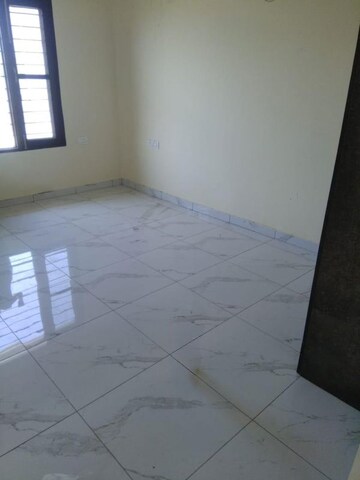 Room in 3 BHK Builder Floor at Aerocity – for Rent